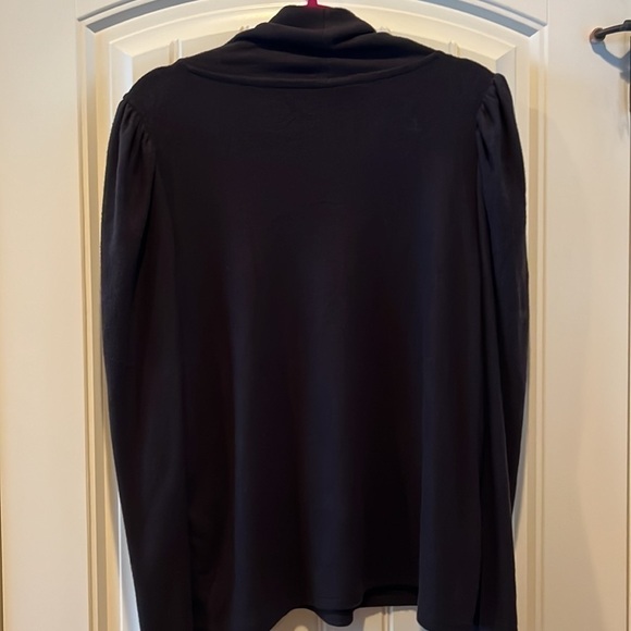 𝅺soft black turtleneck with slight puff shoulder classic
Staple size XXL - Picture 7 of 11